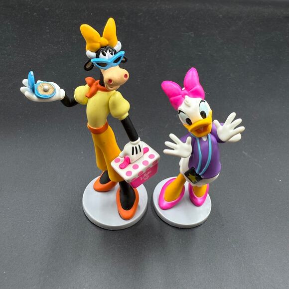 Disney Toy Figures Makeup Artist Clarabelle and Daisy Duck Lot of 2 Collectible - Picture 1 of 13